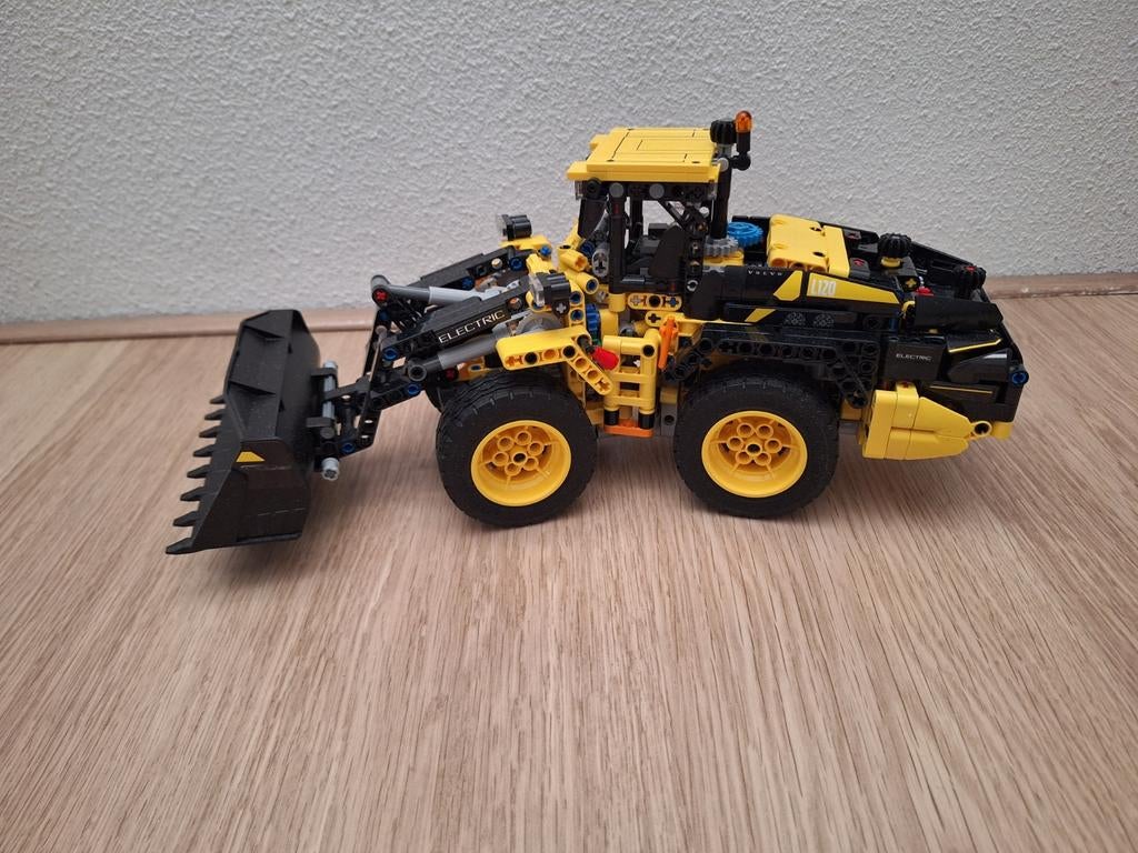 Lego 42209 Volvo L120, Ophalen, Compleet, Lego, Zo goed als nieuw