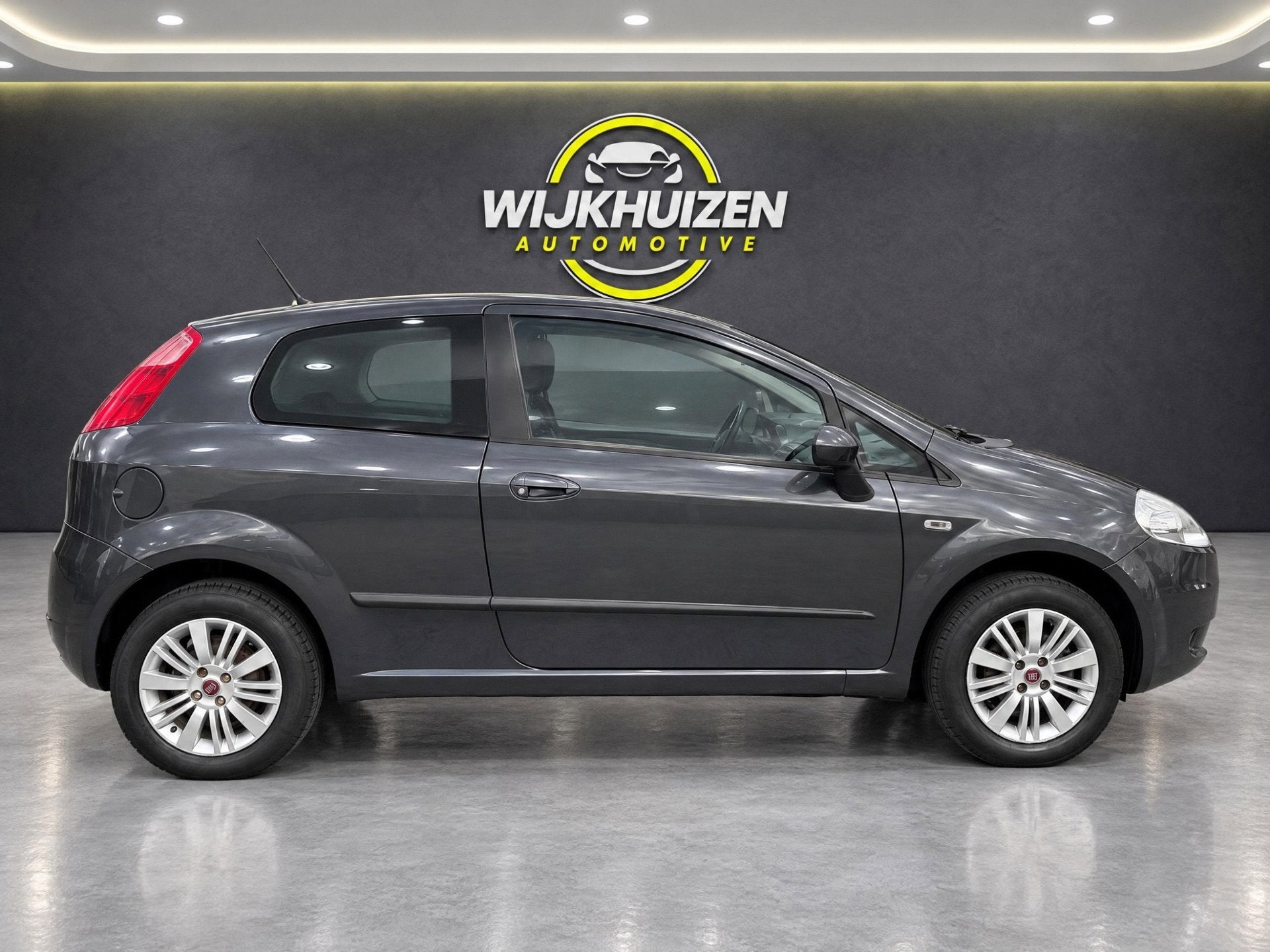 Fiat Grande Punto 1.4 Edizione Lusso met Airco ! 15 Inch ! U, Voorwielaandrijving, Dealer onderhouden, Stof, Zwart