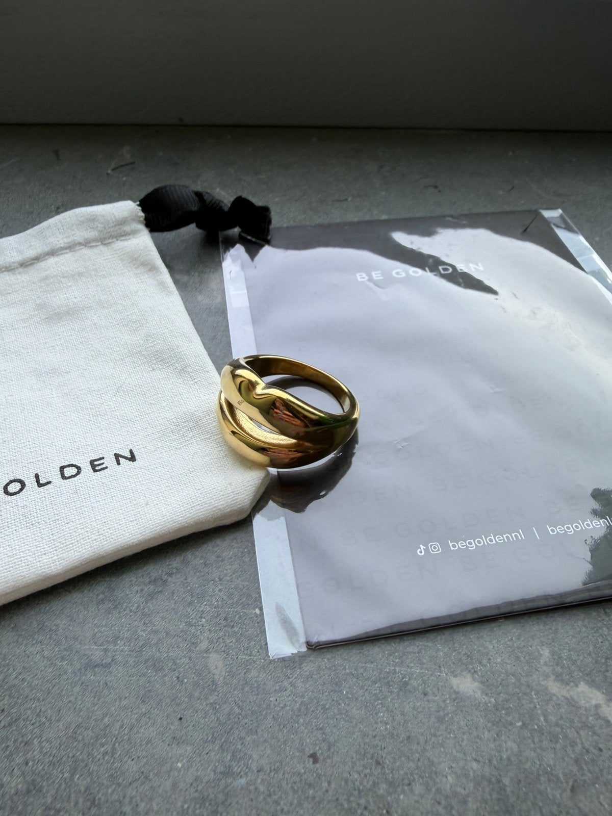 Nieuwe kiss ring (kus) Be Golden goud maat 19, 19 tot 20, Ophalen of Verzenden, Zo goed als nieuw, Dame