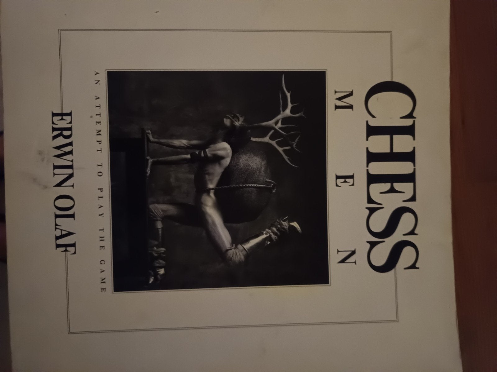 Chess van Erwin speciaal gesigneerd., Ophalen of Verzenden, Erwin Olaf, Gelezen, Fotografen