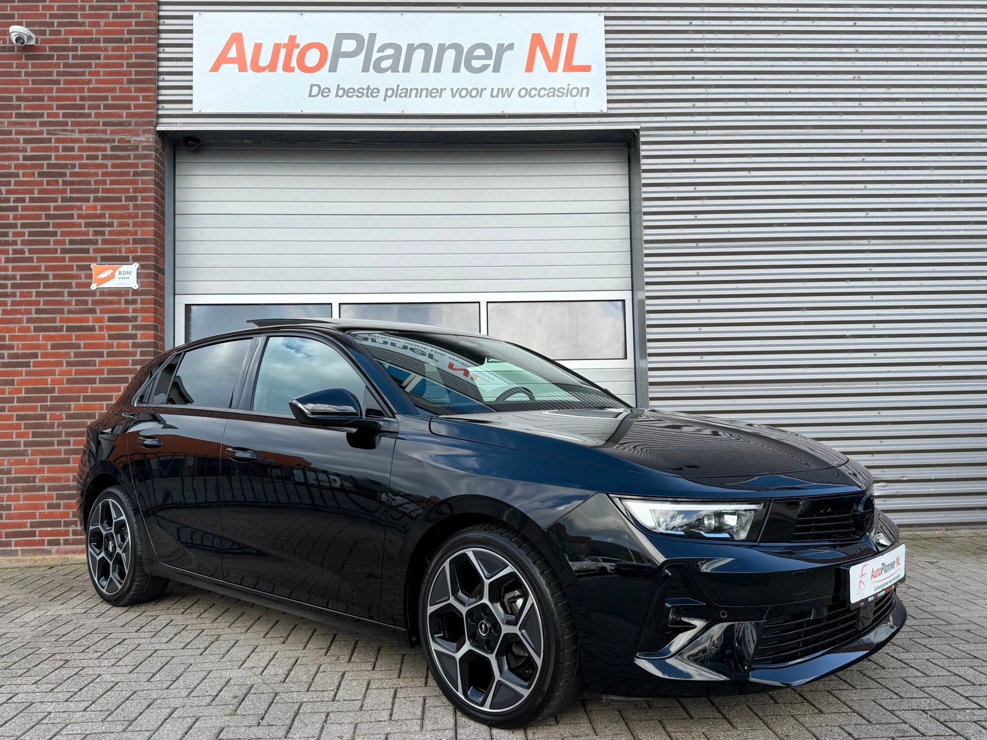Opel Astra 1.2 Turbo Ultimate! Incl. Btw! 360 Camera! Pano, Dealer onderhouden, Gebruikt, Zwart, 1199 cc