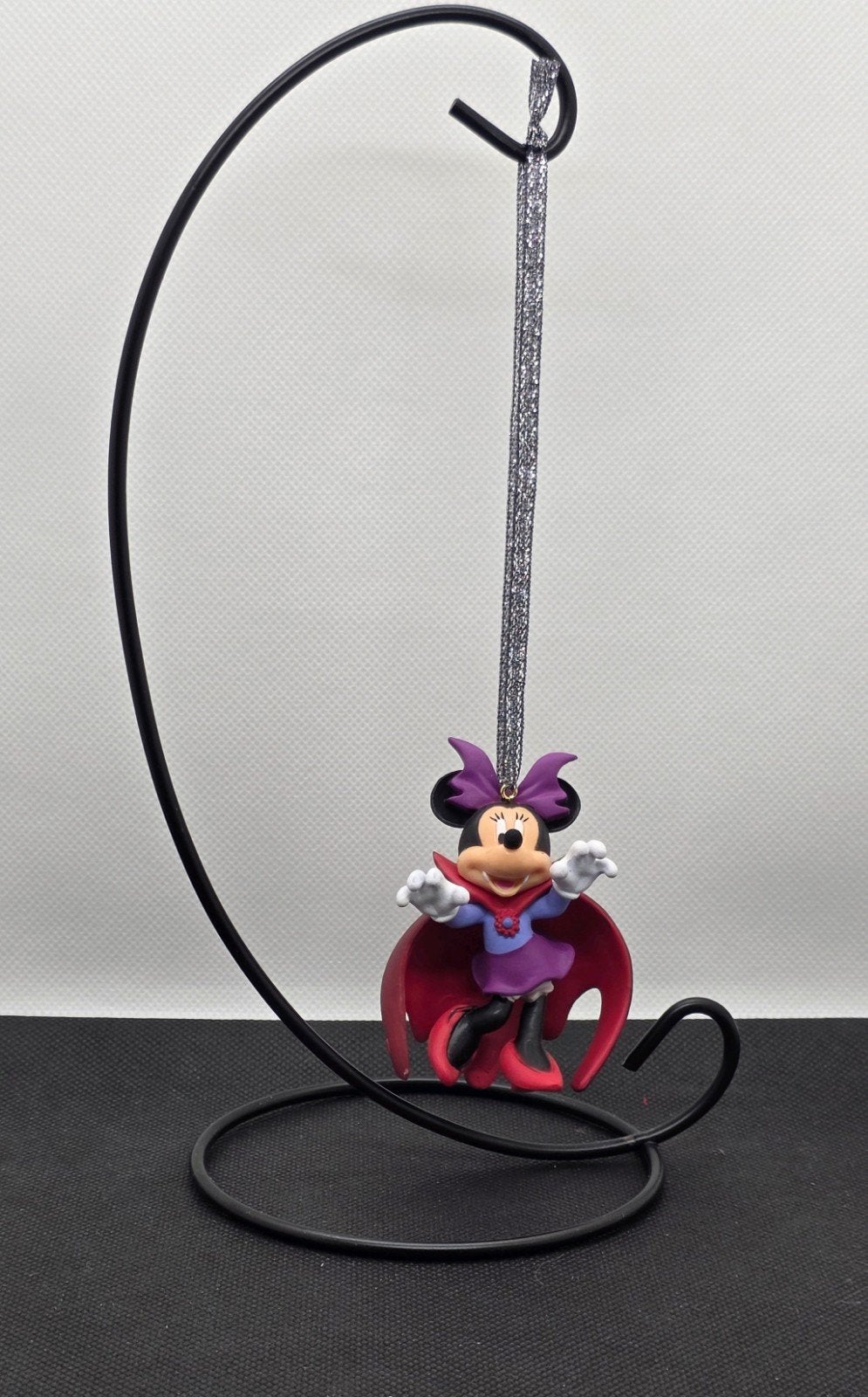 Disney Minnie Mouse Halloween kerst ornament hanger kerstbal, Ophalen of Verzenden, Mickey Mouse, Nieuw