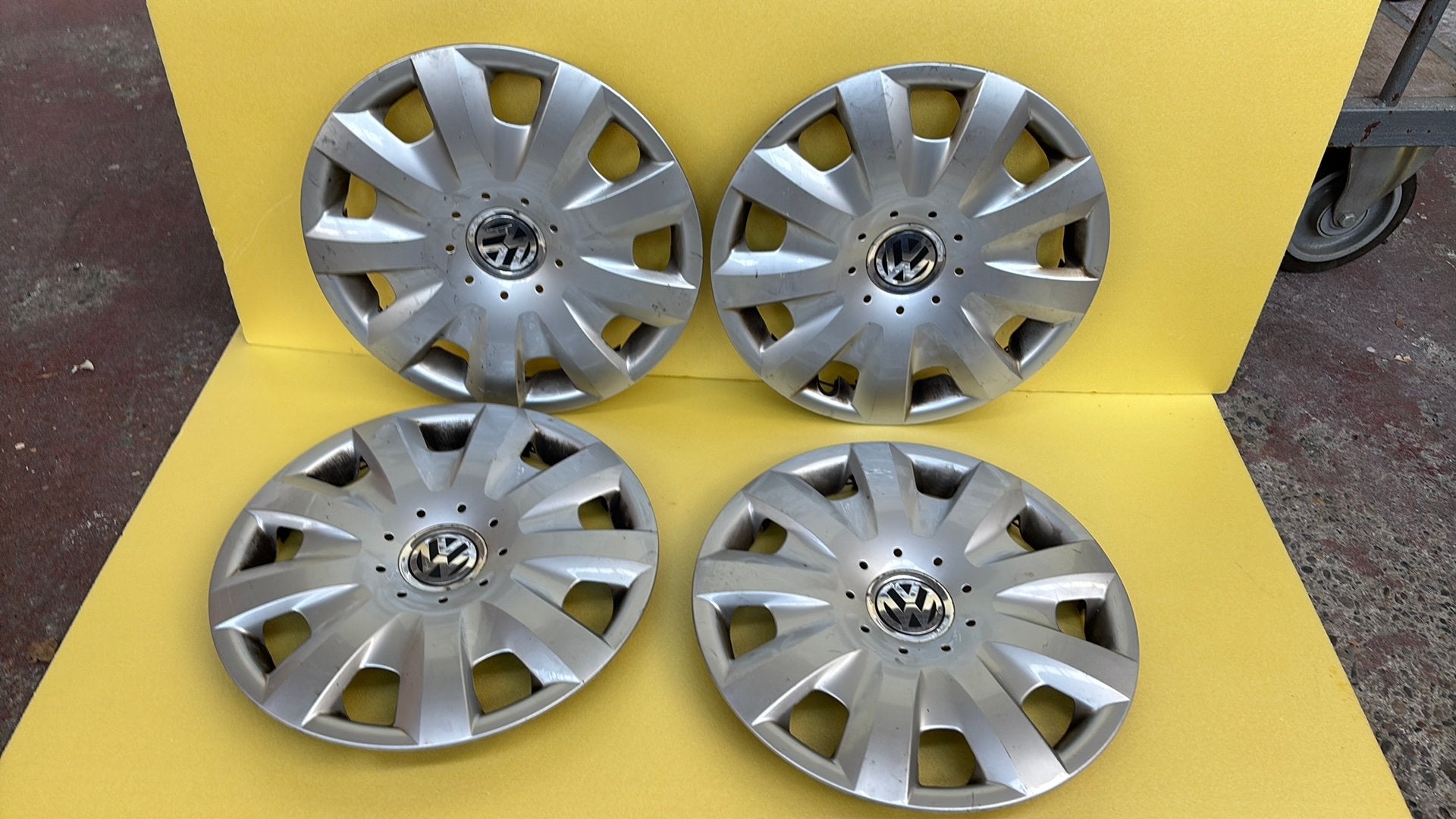 VW set wieldoppen 16 inch, Ophalen of Verzenden, Zo goed als nieuw