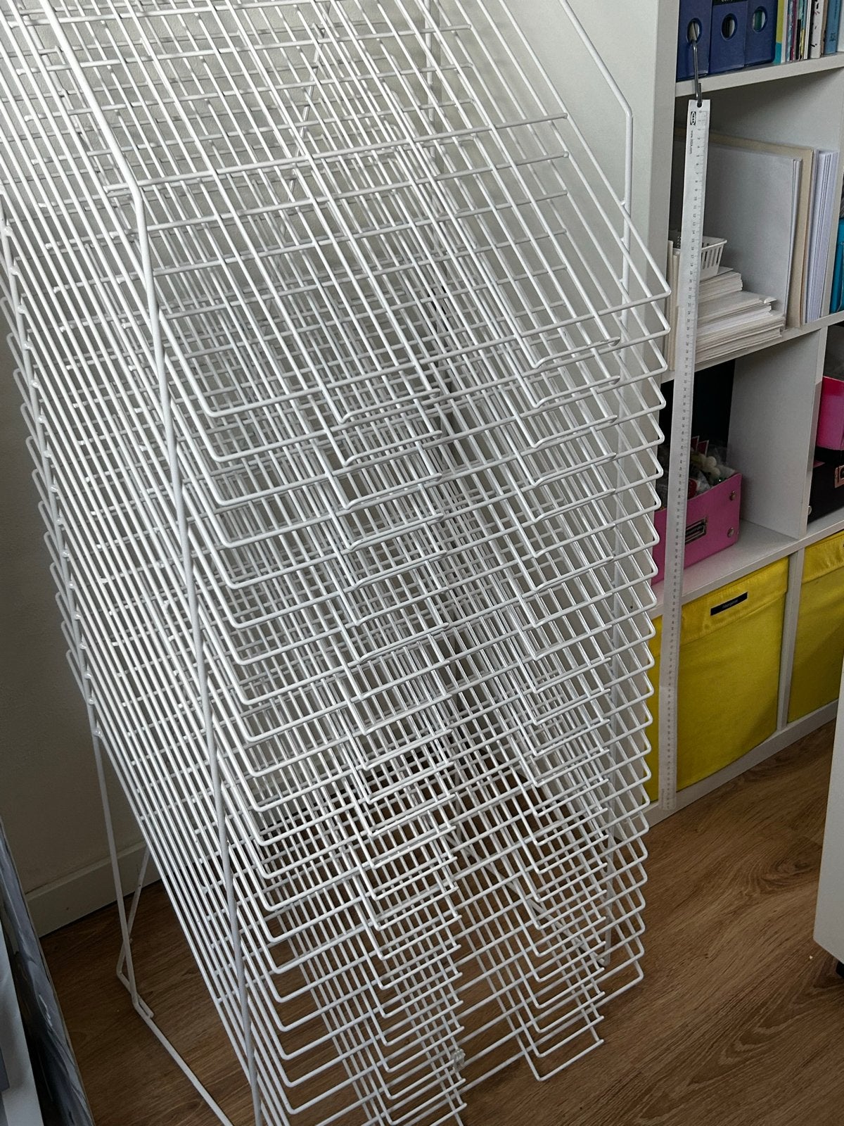 Wit metalen rek/display voor thuis, winkel of kantoor, Hobby en Vrije tijd, Scrapbooking, Ophalen, Zo goed als nieuw