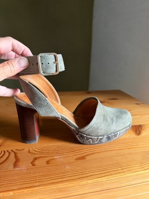 Hoge sandalen Chie Mihara olijf groen maat 37,5, Verzenden, Sandalen of Muiltjes, Zo goed als nieuw, Groen
