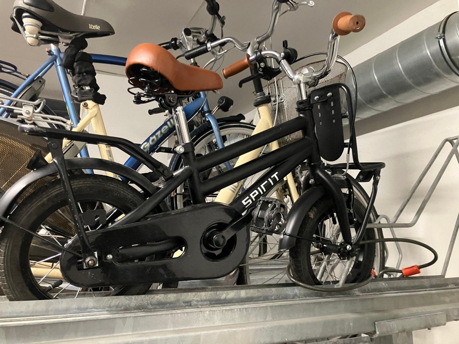 Spirit kinderfiets - Zwart, robuust en klaar voor avontuur