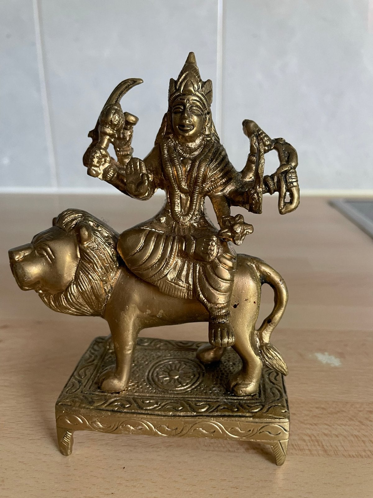 Vintage messing beeldje van godin Durga op leeuw, Ophalen of Verzenden, Nieuw, Religie