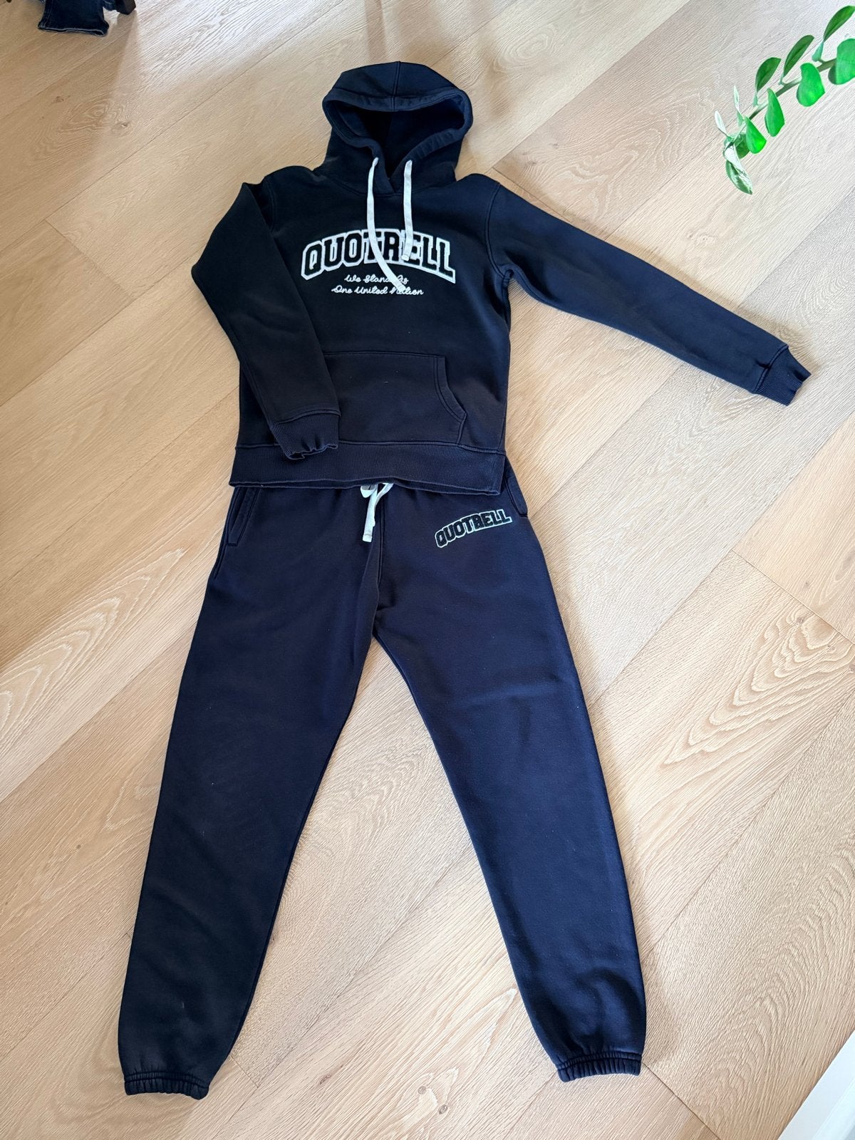 Quotrell Trainingspak Zwart - Broek S, Trui XS ( maat 176), Ophalen of Verzenden, Zo goed als nieuw