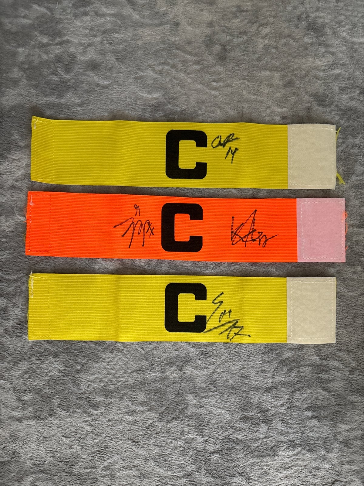 Gesigneerde aanvoerdersband Go Ahead Eagles, Sport en Fitness, Voetbal, Maat M, Ophalen of Verzenden, Nieuw, Clubaccessoires
