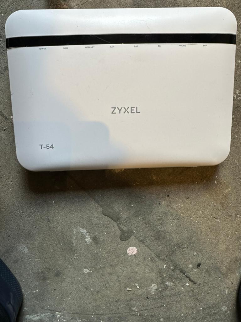 Wifi kast ZYXEL met glasvezel aansluiting, Computers en Software, Routers en Modems, Ophalen of Verzenden, Zo goed als nieuw