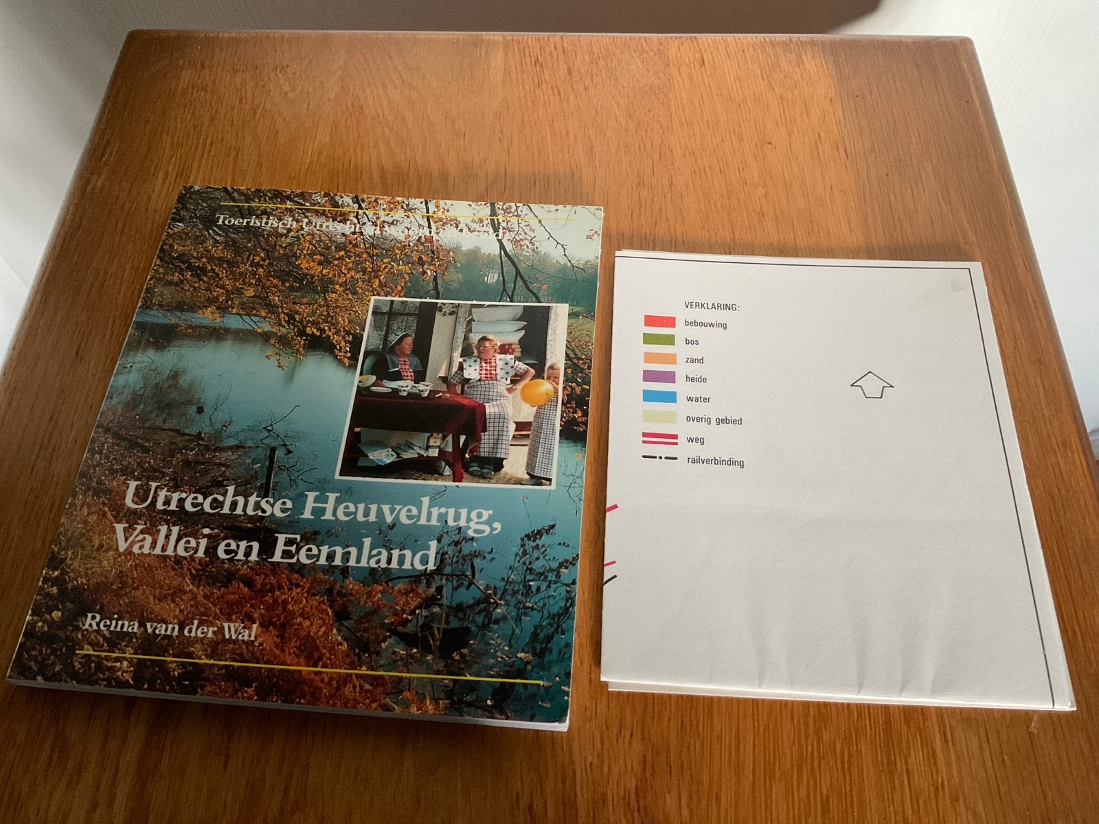 Toeristisch Overzicht Utrechtse Heuvelrug, Vallei en Eemland, Overige merken, Ophalen of Verzenden, Zo goed als nieuw, Reisgids of -boek