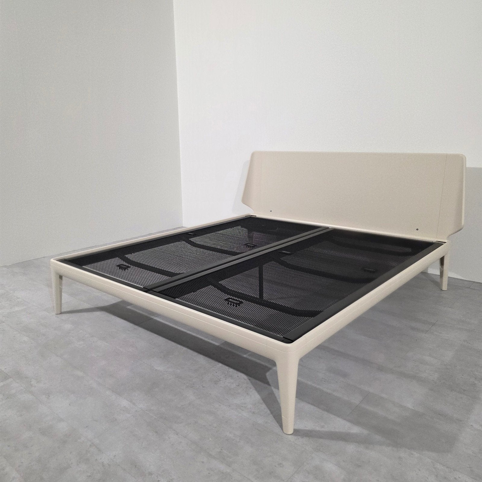 Showroommodel Auping Essential Bed 180x200 Sand Beige, Ophalen of Verzenden, Tweepersoons, Stof, 180 cm