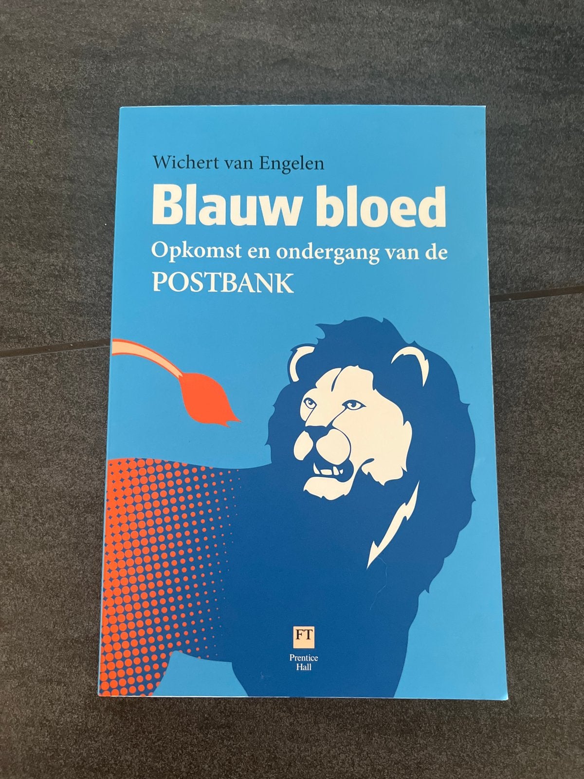 Blauw Bloed: Opkomst en ondergang van de POSTBANK, Boeken, Ophalen of Verzenden, Zo goed als nieuw, Nederland