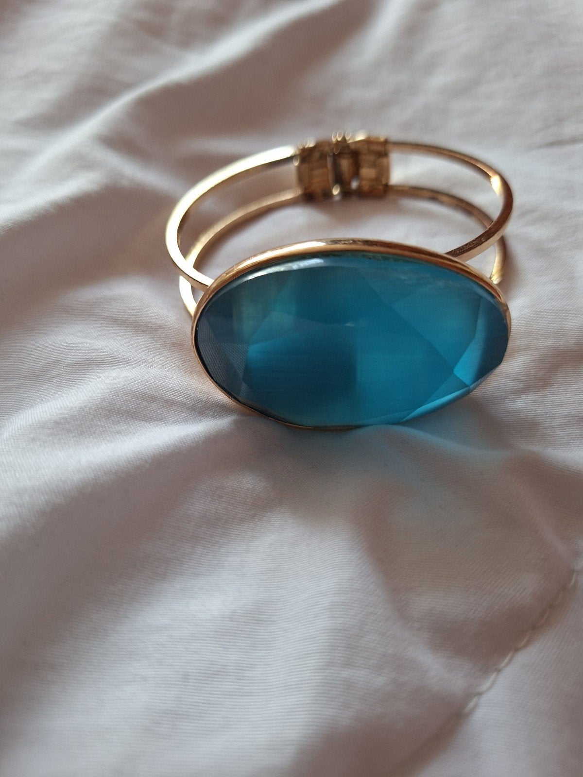 Gouden armband met grote blauwe turquoise edelsteen, Overige materialen, Blauw, Ophalen of Verzenden, Zo goed als nieuw