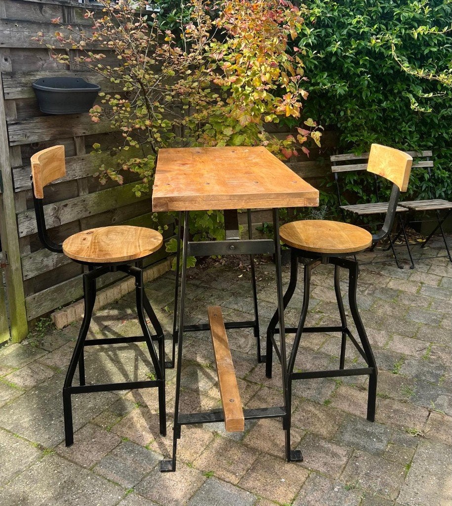 Industriële Bartafel met Barstoelen, Ophalen, Zo goed als nieuw, Inclusief barstoelen