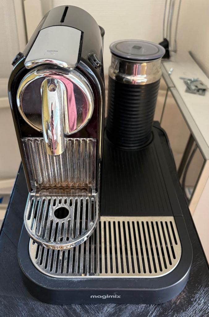 Nespresso Citiz & Milk zwart met melkopschuimer, Witgoed en Apparatuur, Koffiezetapparaten, Ophalen, Gebruikt, Espresso apparaat