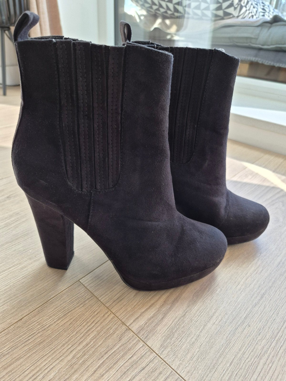 Zwarte pumps maat 38 €5,-, Zwart, Ophalen of Verzenden, Zo goed als nieuw, Pumps