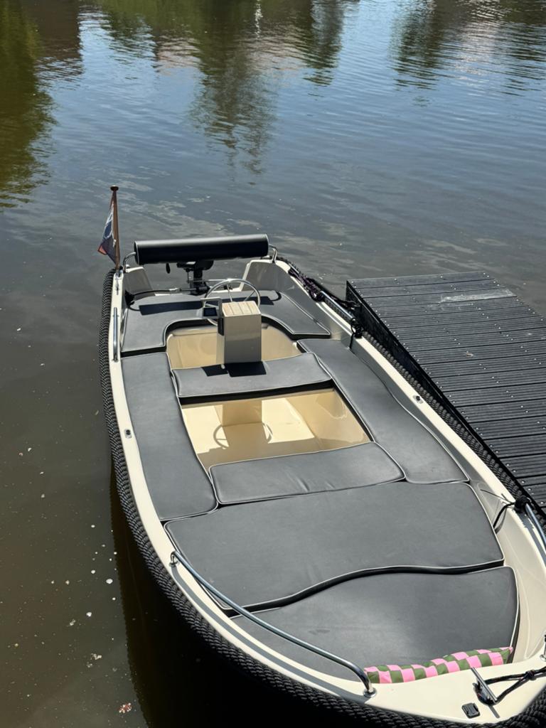Amigo sloep 430 classic vaarklaar!, Watersport en Boten, Sloepen, Verzenden, Zo goed als nieuw, Elektrisch, Kussenset