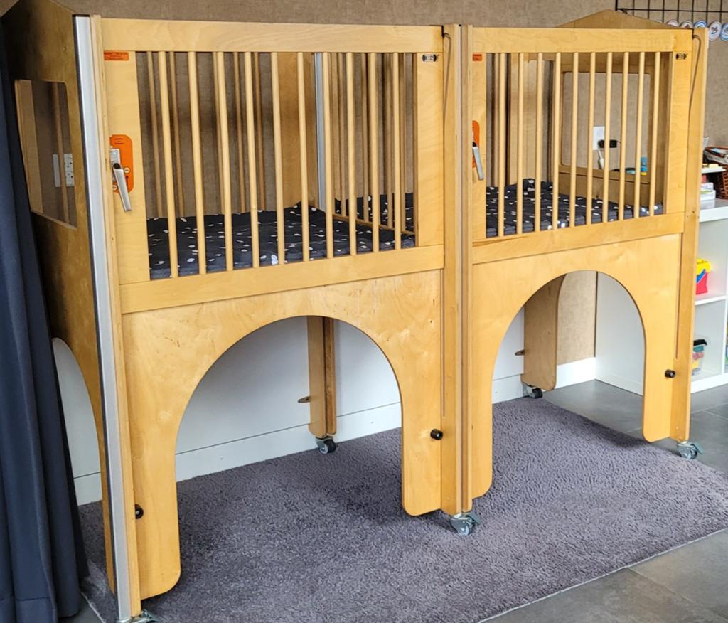 Kids f Duo box op wielen met speelruimte er onder, Kinderen en Baby's, Ophalen, Gebruikt