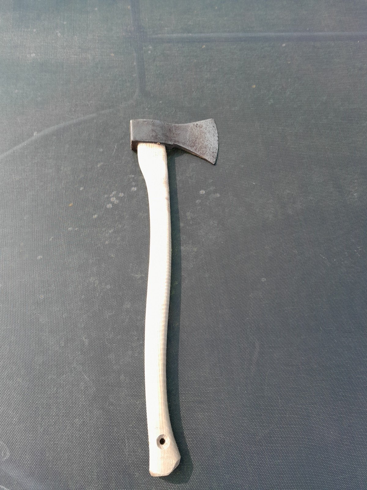 Gebruikte bijl met houten steel, Ophalen, Gebruikt