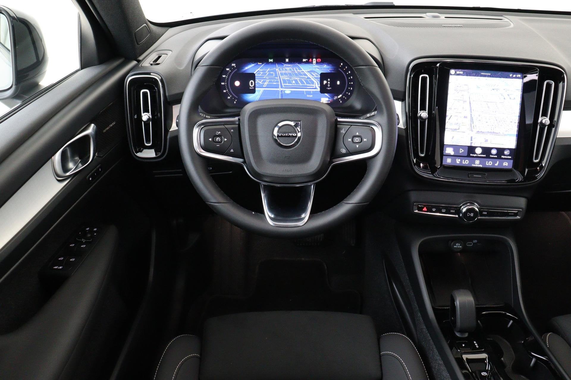 Volvo XC40 B4 (M-HYBRID) PLUS BLACK EDITION -PANO.DAK|HARMAN, 12 maanden, Gebruikt, Euro 6, 4 cilinders