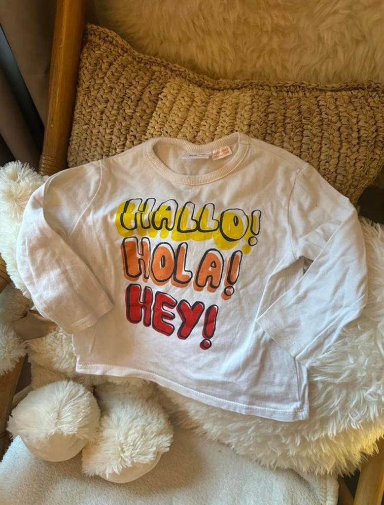 Basic wit t-shirt met kleurrijke opdruk - maat 80, Kinderen en Baby's, Babykleding | Maat 80, Ophalen of Verzenden, Zo goed als nieuw