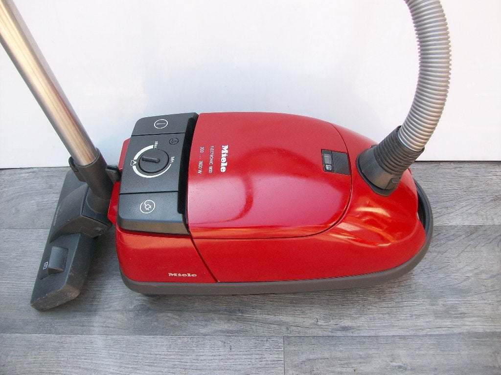 Zeer krachtige 1800 watt Miele stofzuiger rood., Witgoed en Apparatuur, Stofzuigers, Gebruikt, 1600 tot 2000 watt, Miele, Sledestofzuiger