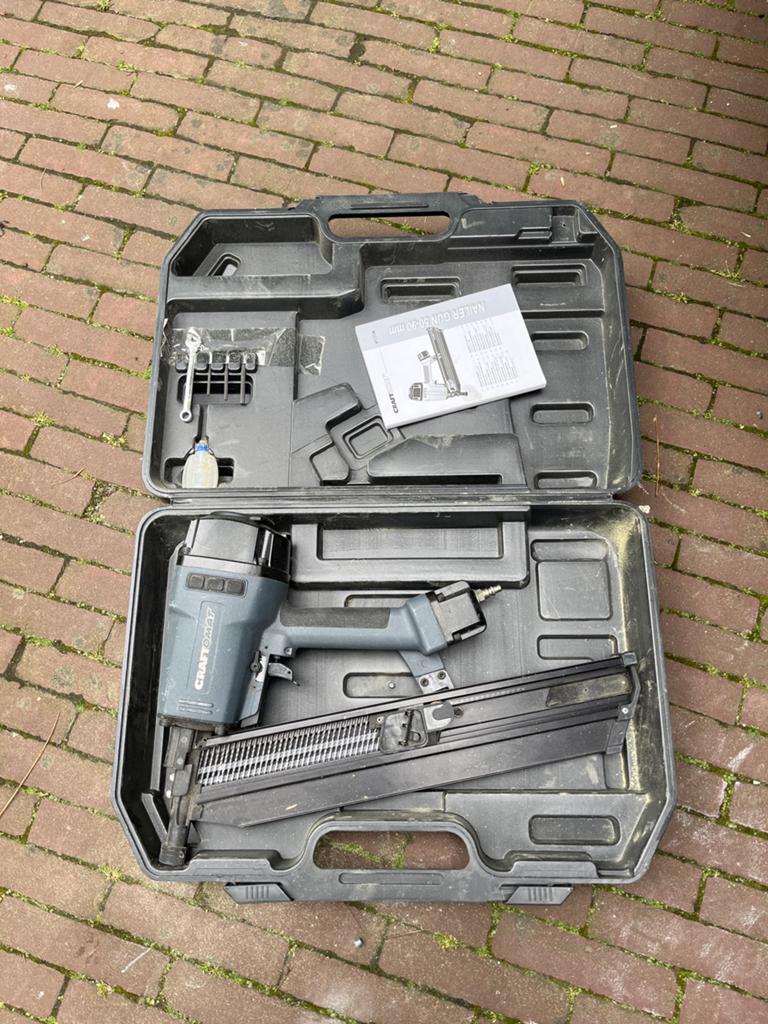 Tacker tot 90 mm incl. spijkers 65 mm en 90 mm, Ophalen of Verzenden, Zo goed als nieuw