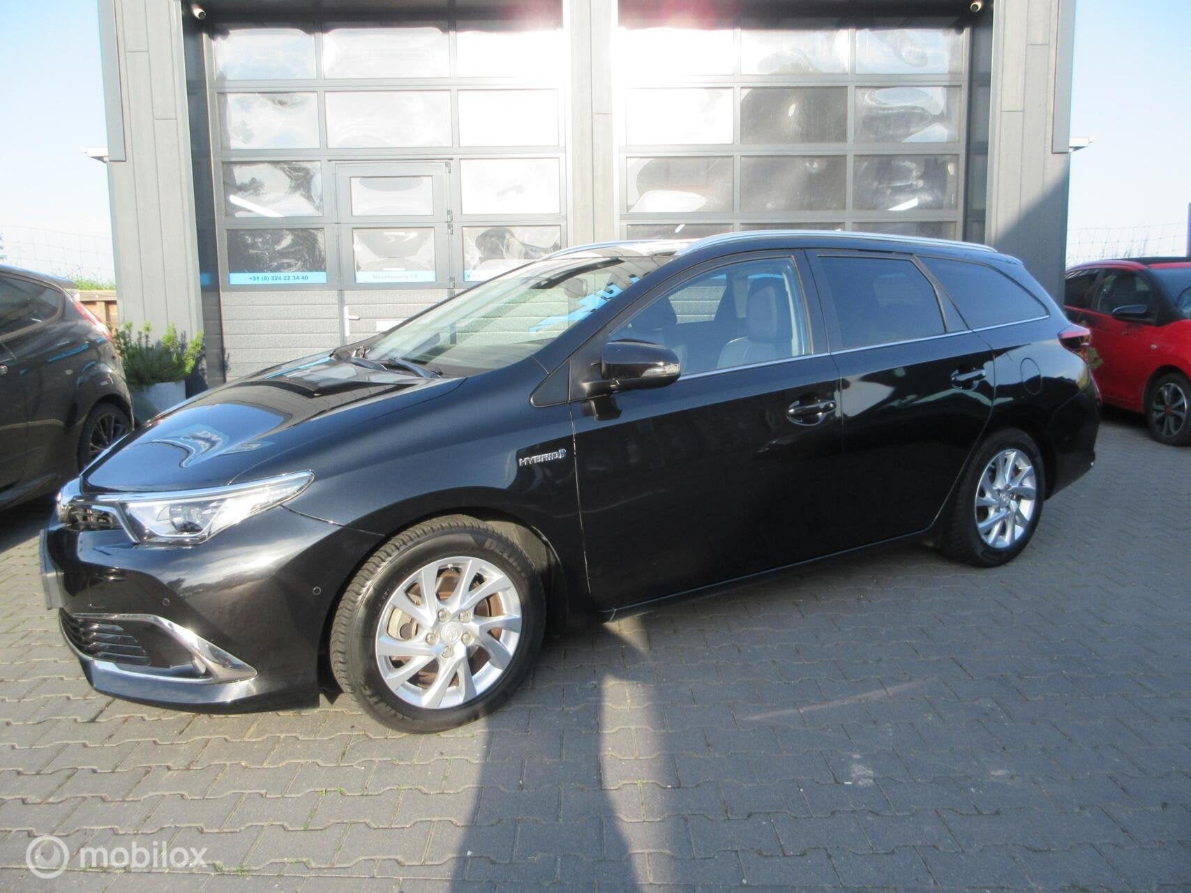 Toyota Auris Touring Sports 1.8 Hybrid Lease pro Trekhaak NL, Gebruikt, Leder en Stof, Zwart, Origineel Nederlands