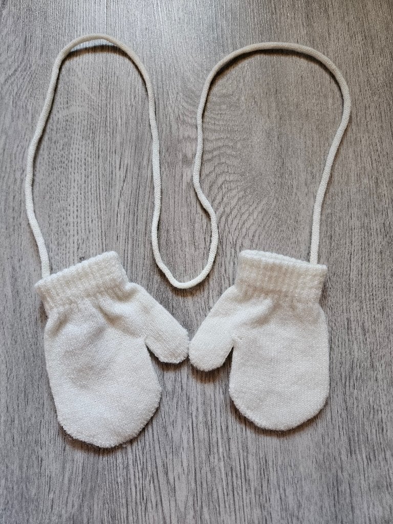 Witte handschoenen maat 1-3 jaar in zeer goede staat, Kinderen en Baby's, Kinderkleding | Mutsen, Sjaals en Handschoenen, Jongen of Meisje