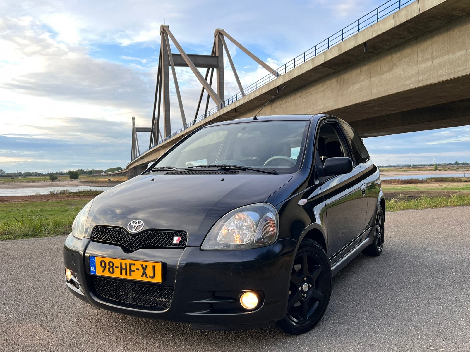 Toyota Yaris 1.5-16V VVT-i T-Sport >Airco< NAP, Nw. APK, Auto's, Toyota, Voorwielaandrijving, 4 cilinders, 400 kg, Zwart