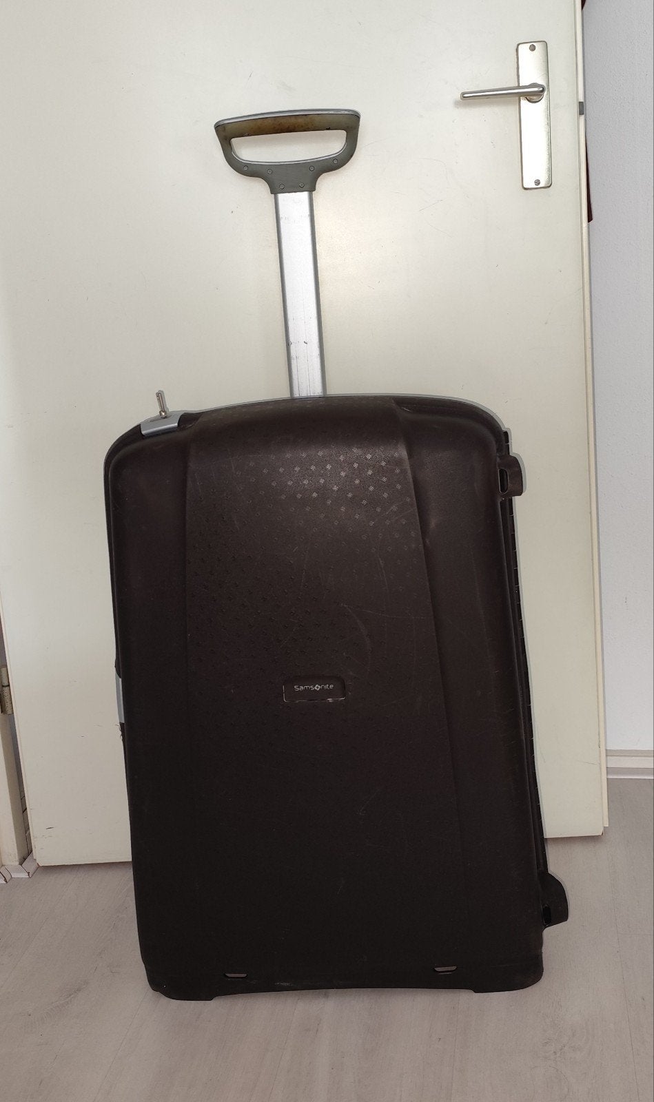 Grote koffer Samsonite met twee wielen 73x55x30 cm, Wieltjes, Hard kunststof, 45 tot 55 cm, Ophalen of Verzenden