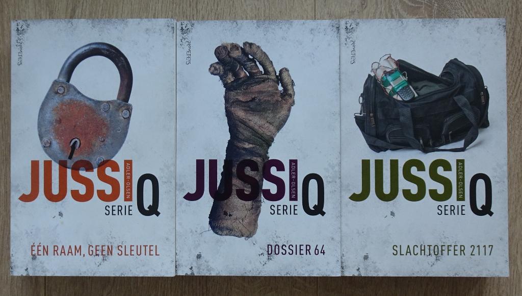 Jussi Adler-Olsen - 3x serie Q, Boeken, Thrillers, Ophalen, Zo goed als nieuw, Scandinavië, Jussi Adler-Olsen