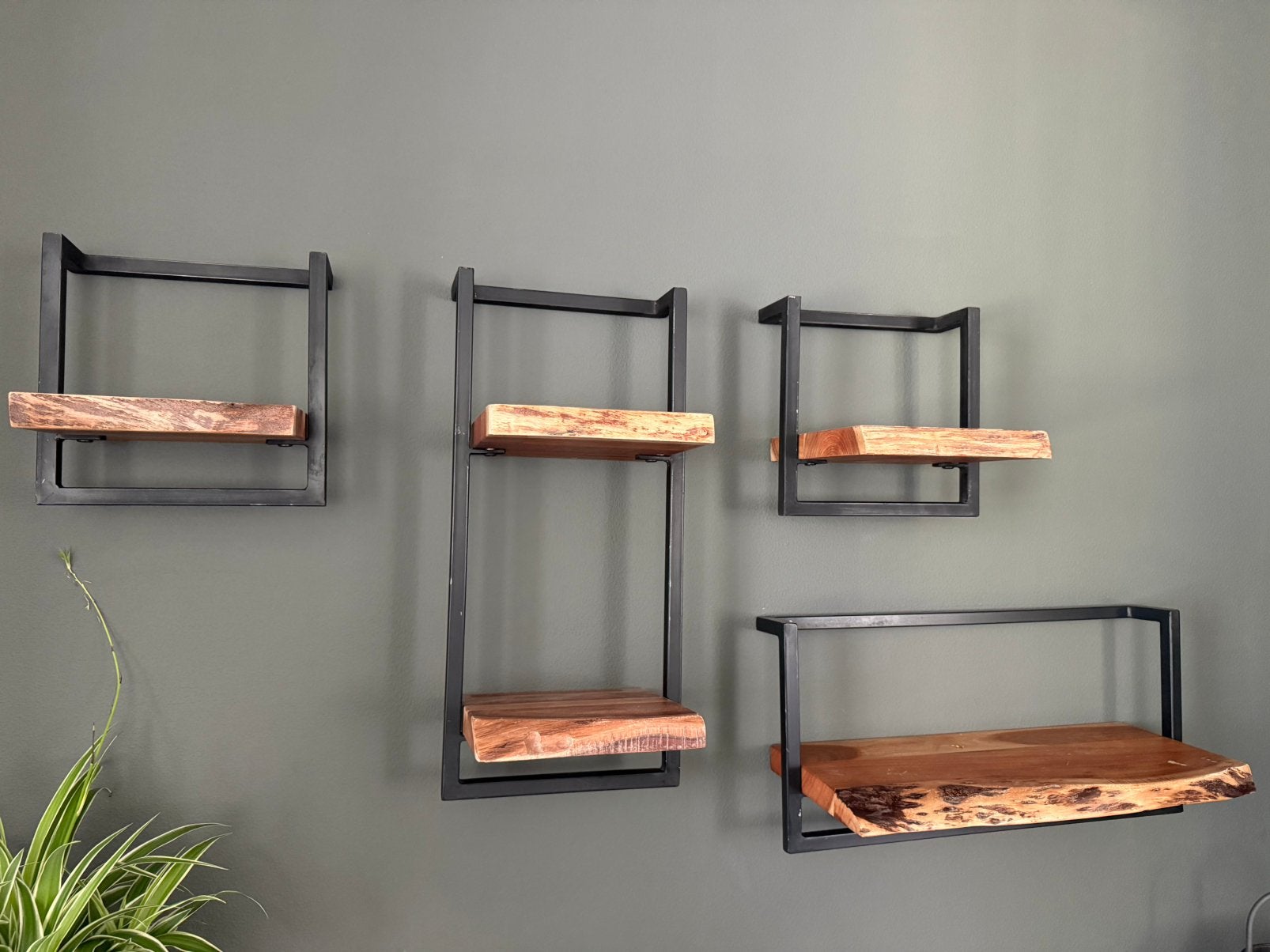 Houten wandplanken met stalen frame, Ophalen, Zo goed als nieuw