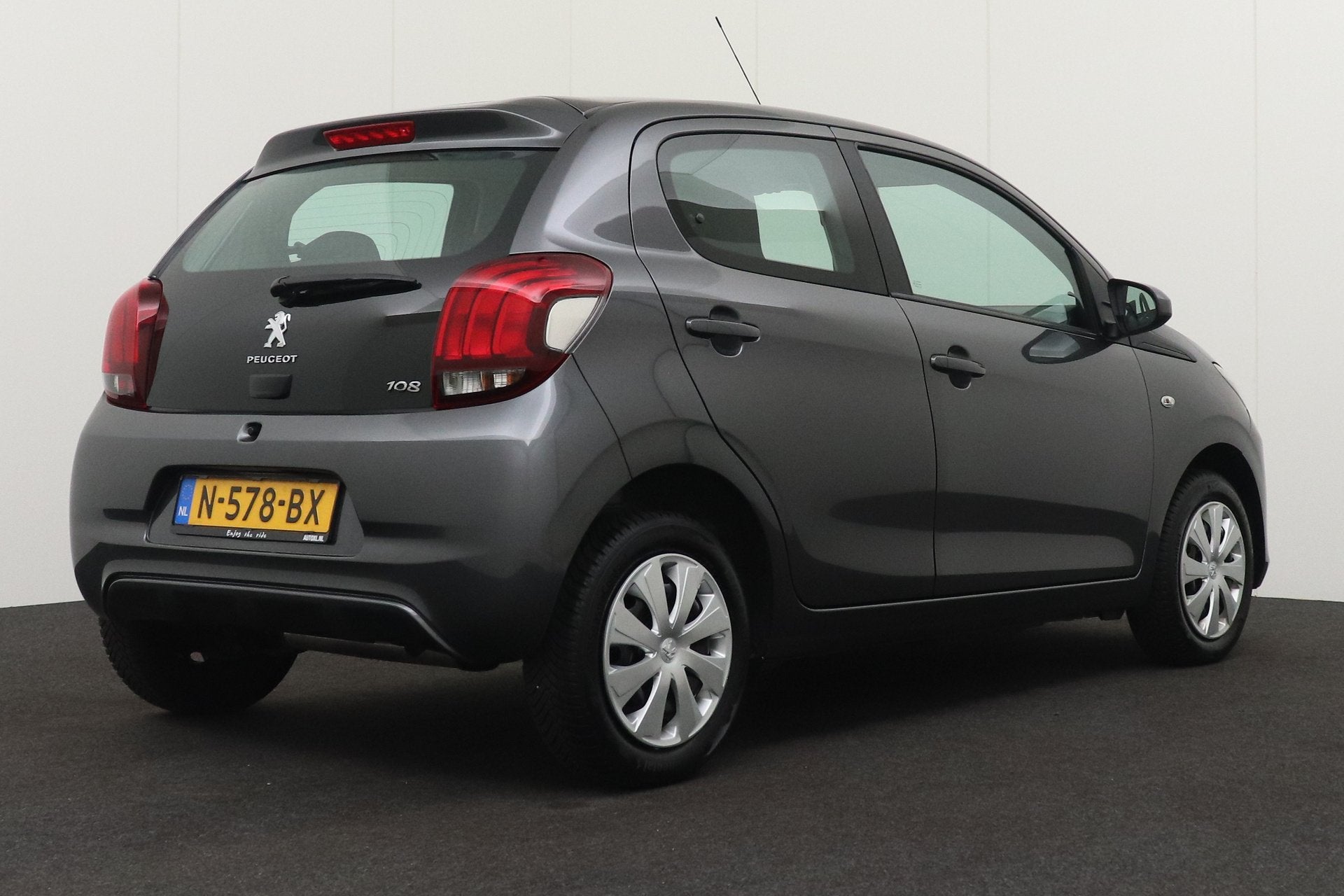 Peugeot 108 1.0 e-VTi Active Bluetooth DAB LED (bj 2021), Voorwielaandrijving, Dealer onderhouden, Gebruikt, 4 stoelen
