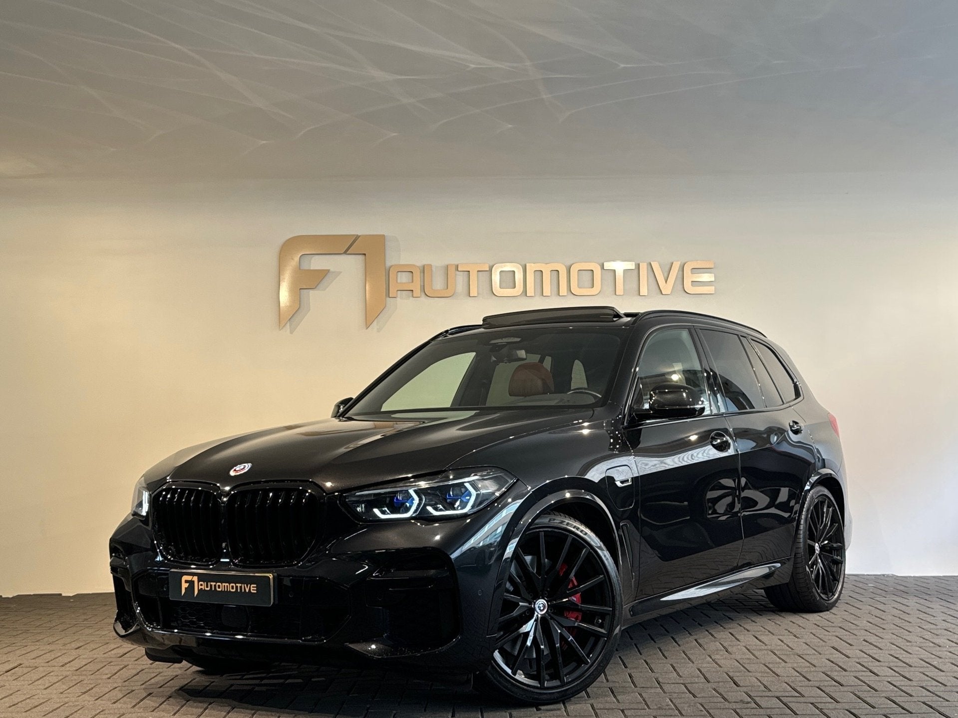 BMW X5 XDrive45e High Executive M Sport Pano|Trekhaak|4W-bes, Auto's, Dealer onderhouden, Gebruikt, 394 pk, Zwart