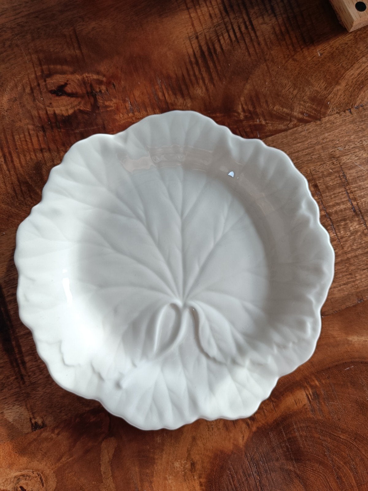 Wedgwood of Etruria & Barlaston koolblad bord, Vintage, Nieuw, Ophalen of Verzenden, Bord(en)