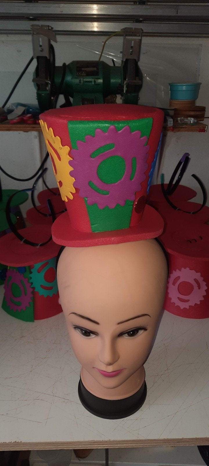 Carnaval Foamhoeden: 21 Grote Hoeden & 20 klein hoed diadeem, Kleding | Dames, Ophalen, Zo goed als nieuw, Carnaval, Accessoires