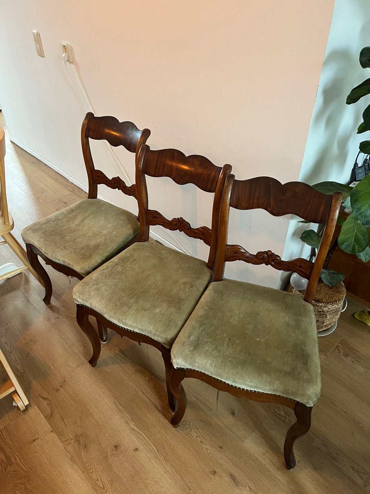 3 vintage houten eetkamerstoelen, Ophalen
