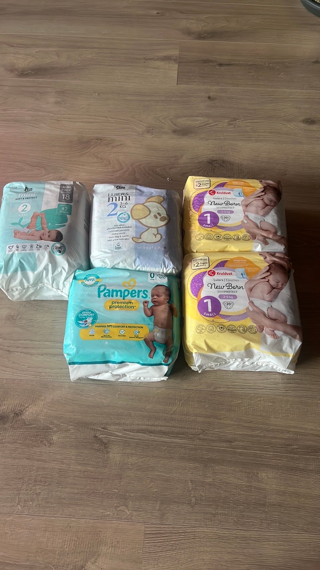 Te koop: 5 pakken luiere maat 1 en 2, Ophalen of Verzenden, Zo goed als nieuw