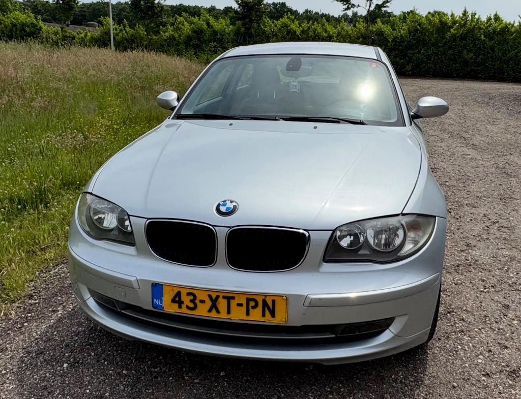 BMW 1-Serie 2.0 118I AIRCO/CRUISE/NWE APK+INJECTOREN+BANDEN, 1-Serie, Achterwielaandrijving, 1995 cc, Zwart