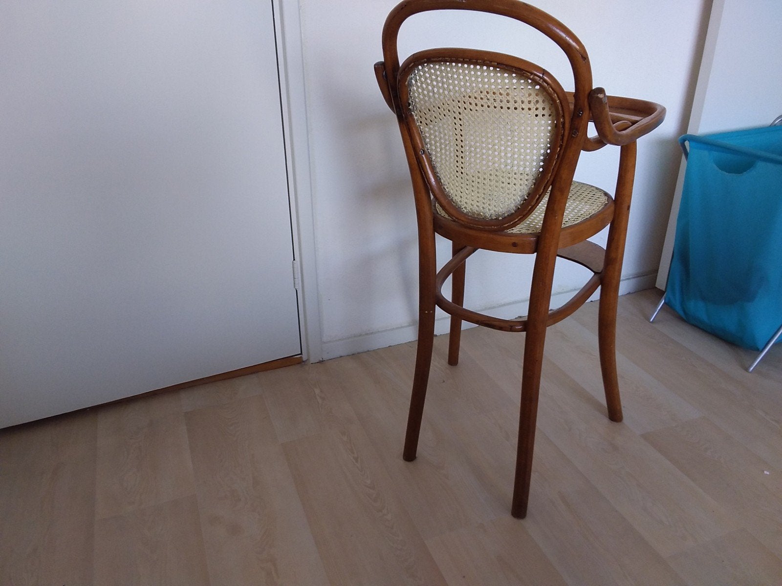 Thonet kinderstoel, Ophalen