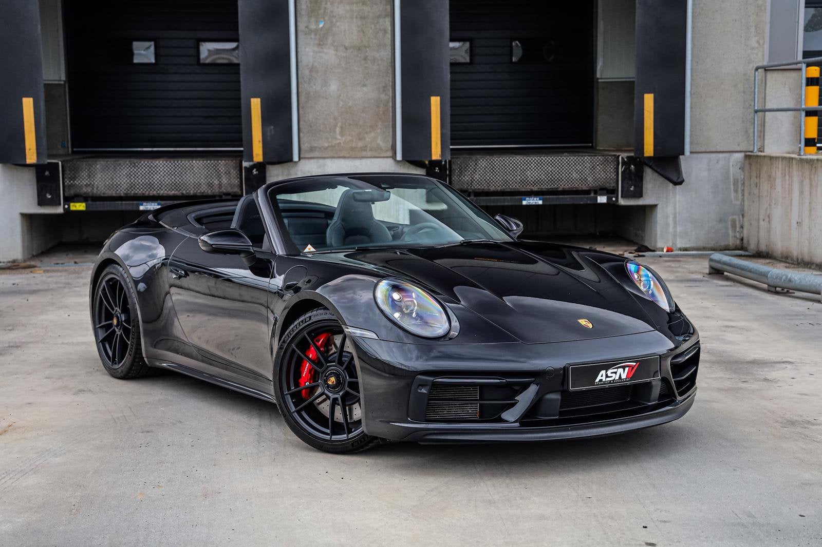Prachtige Porsche 911 3.0 4 GTS 480PK 2022 Zwart Akrapovic, Auto's, Porsche, Automaat, Zwart, 4 stoelen, Zwart