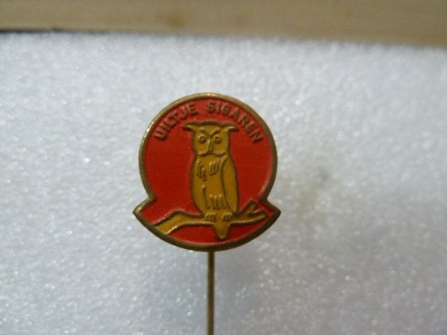 Vintage Uiltje Sigaren speldje - Emaille pin, Ophalen of Verzenden, Gebruikt, Dier of Natuur, Speldje of Pin