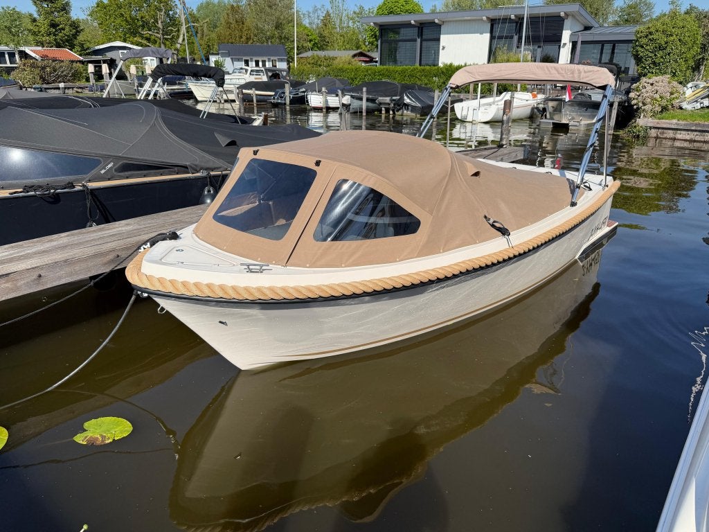 Lago Amore 595 tender