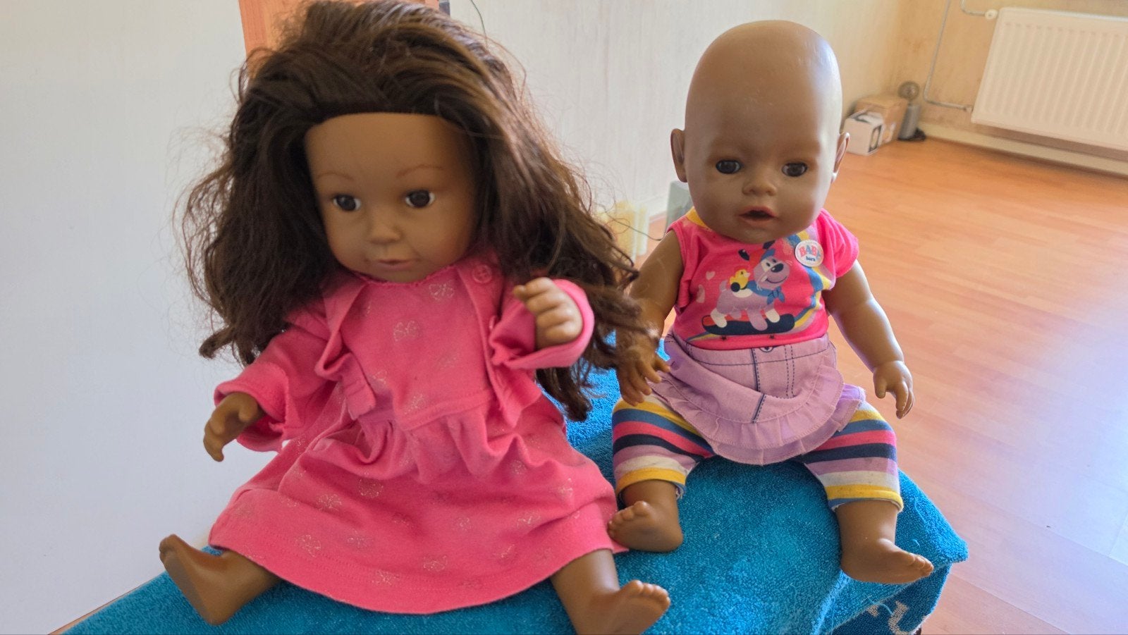 2 poppen: Barbie-achtige pop en babypop, Ophalen of Verzenden, Gebruikt, Barbie
