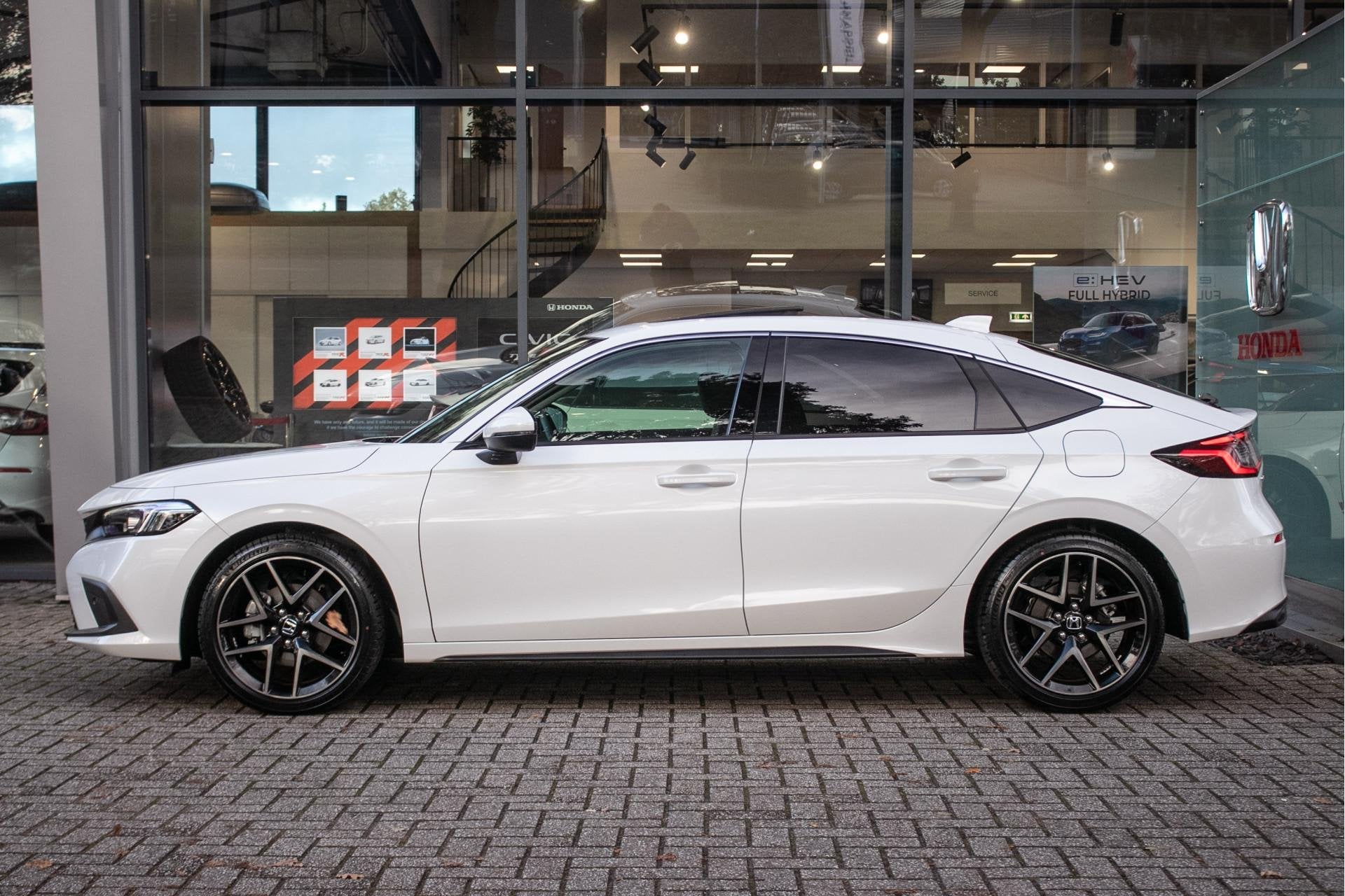Honda Civic 2.0 e:HEV Advance | Schuifdak | Navi | Leder, Auto's, Gebruikt, 4 cilinders, Wit, Bedrijf