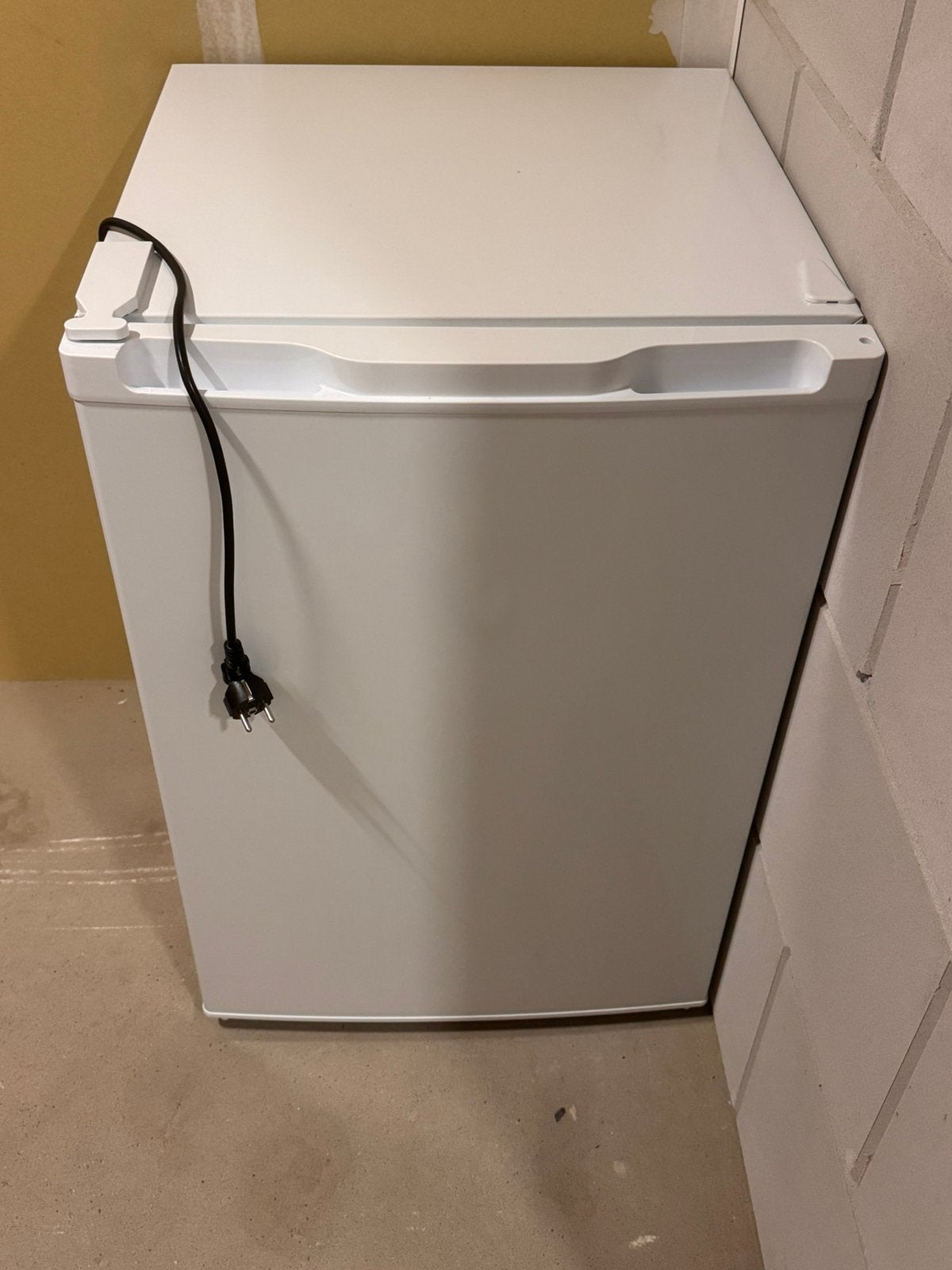 Ikea koelkast met vriesvak, Witgoed en Apparatuur, Ophalen, Minder dan 85 cm, Met vriesvak, Minder dan 75 liter