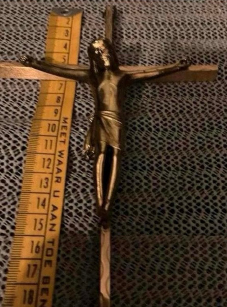 Crucifix ..mooi , messing,27 cm lang ..mooi !!, Antiek en Kunst, Antiek | Religie, Ophalen of Verzenden