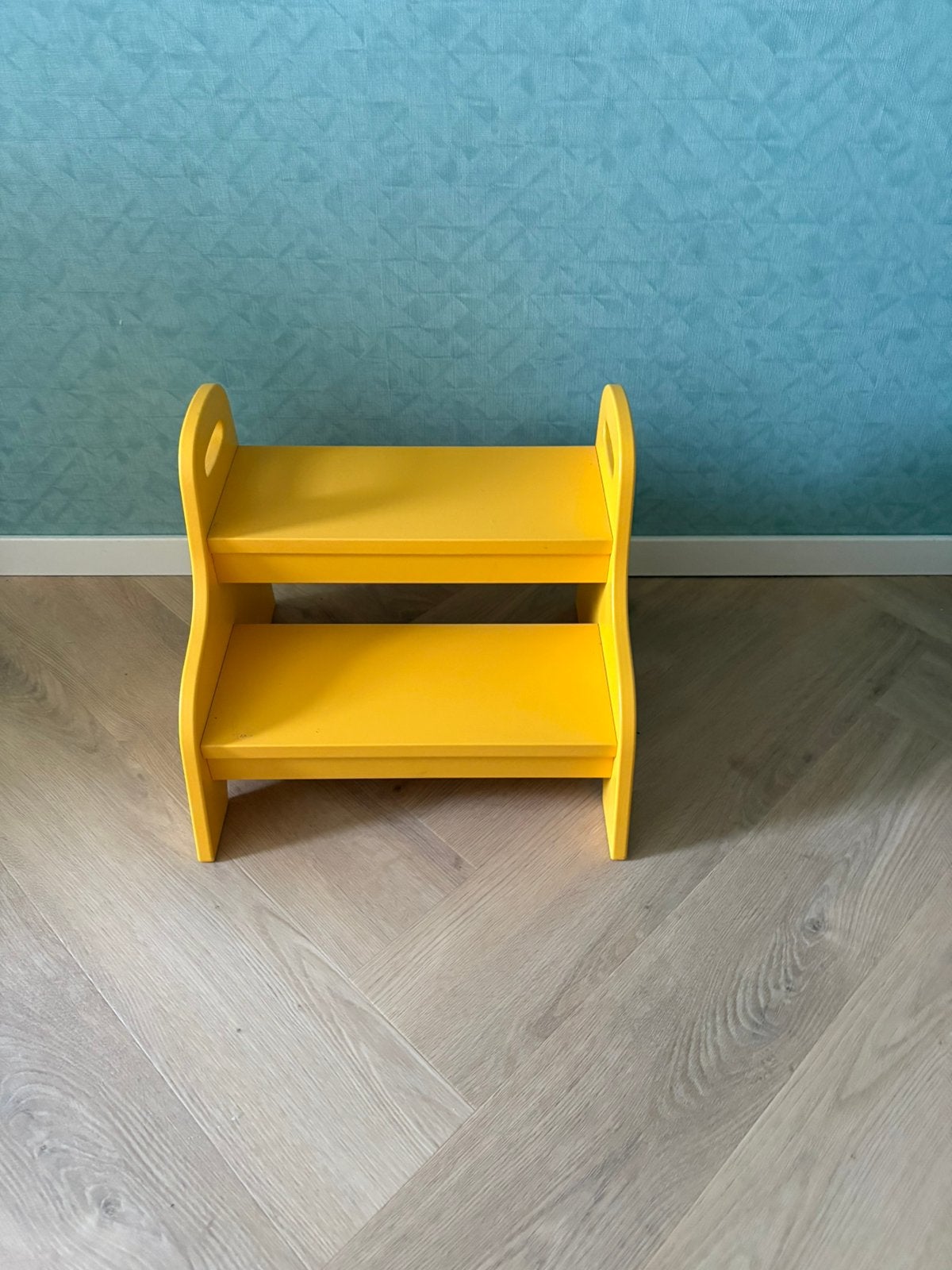 Houten ike opstapje geel, Huis en Inrichting, Woonaccessoires | Wandplanken en Boekenplanken, Ophalen of Verzenden, Zo goed als nieuw
